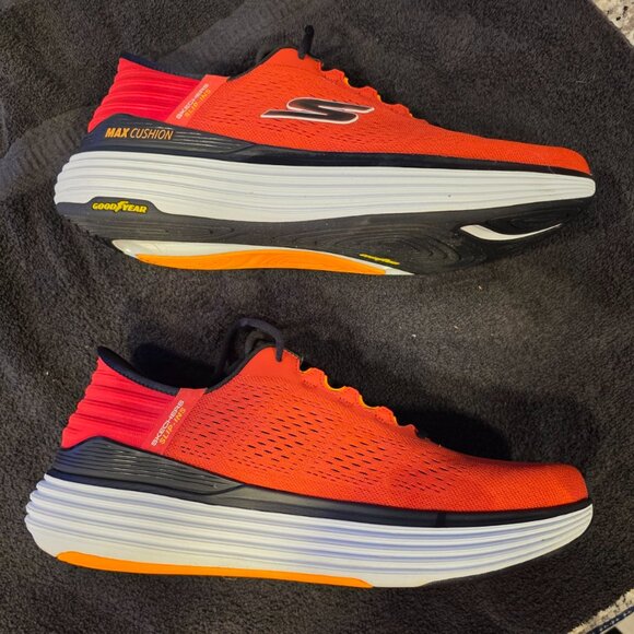 Skechers Max Cushioning Suspension - Linear Focus - Picture 5 of 6